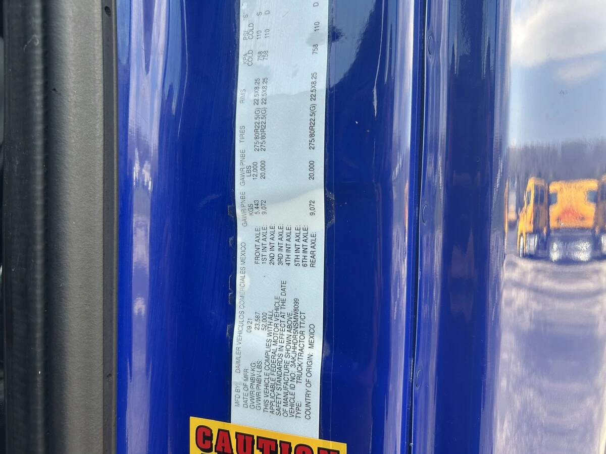 2022 Freightliner Cascadia - image 13