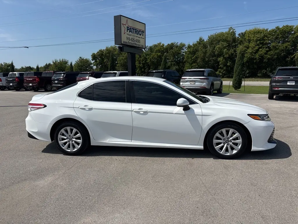 2019 Toyota Camry L photo 2