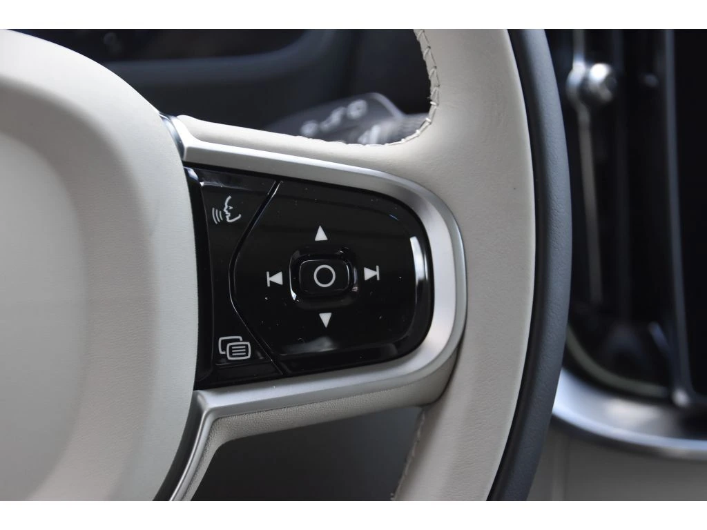 2026 Volvo - image 34