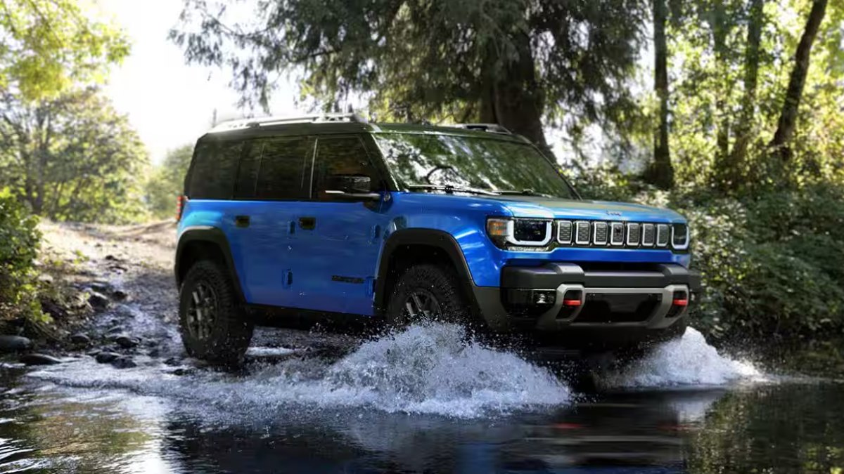 2026 Jeep Recon Exterior Passenger Side Front Profile while Water Fording
