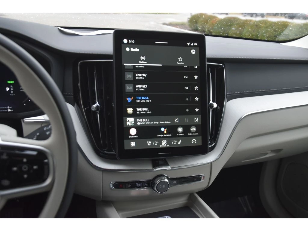 2026 Volvo - image 15