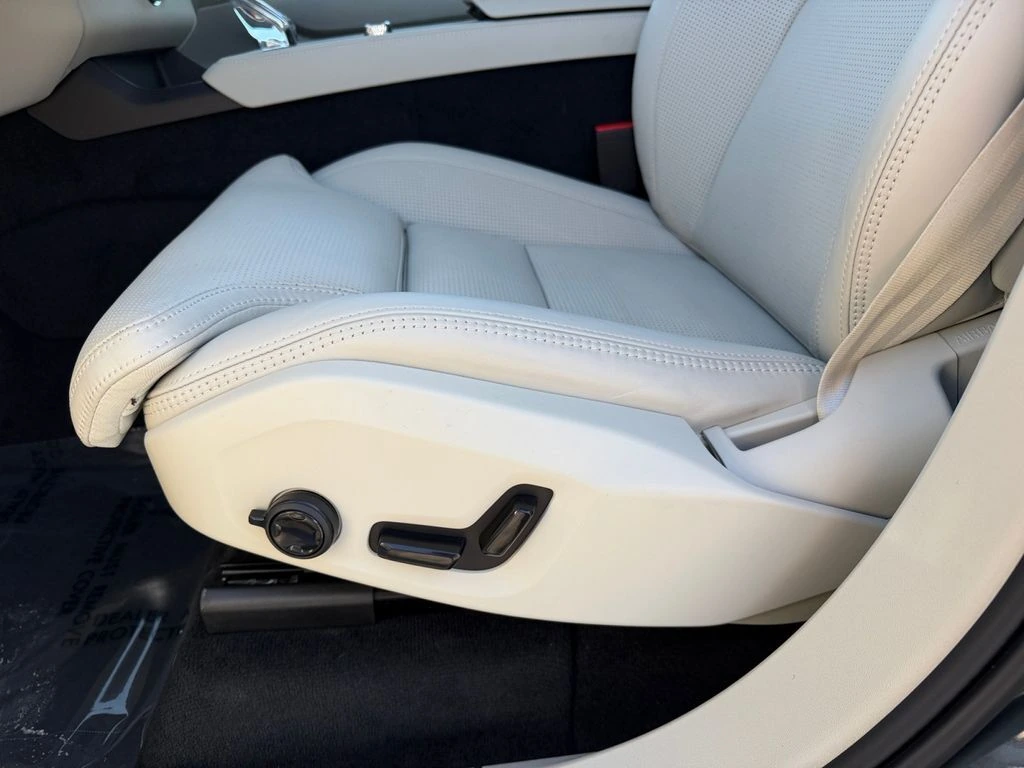 2026 Volvo - image 17