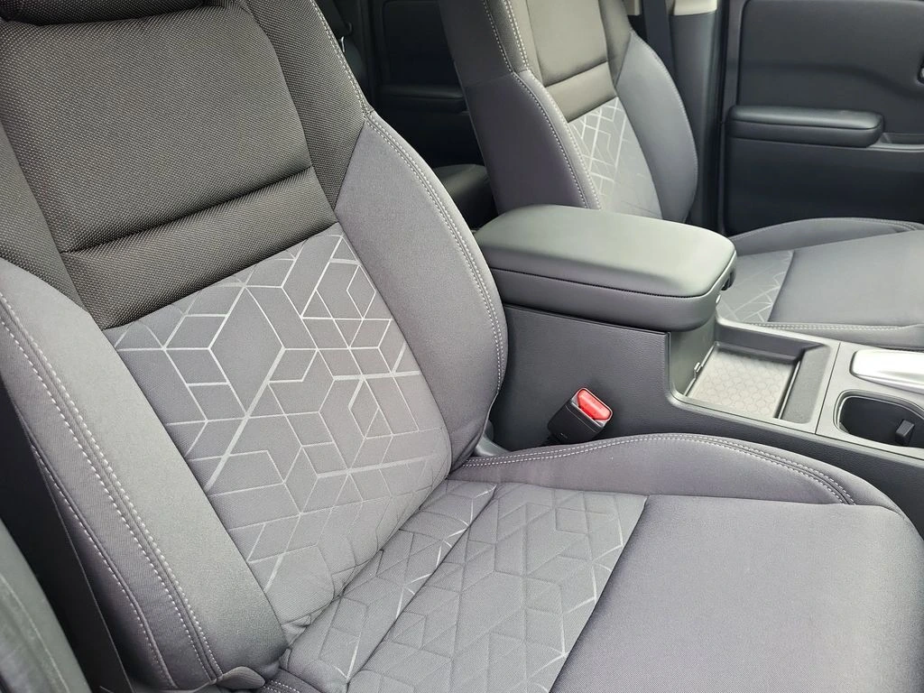 2025 Nissan Frontier SV - Photo 13