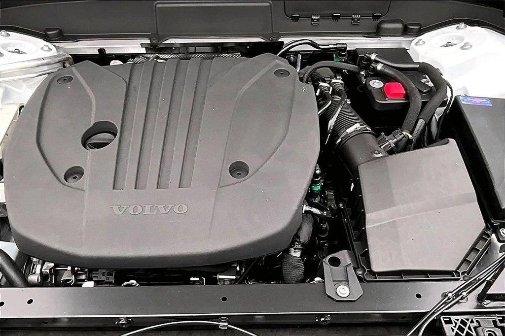 2026 Volvo - image 11