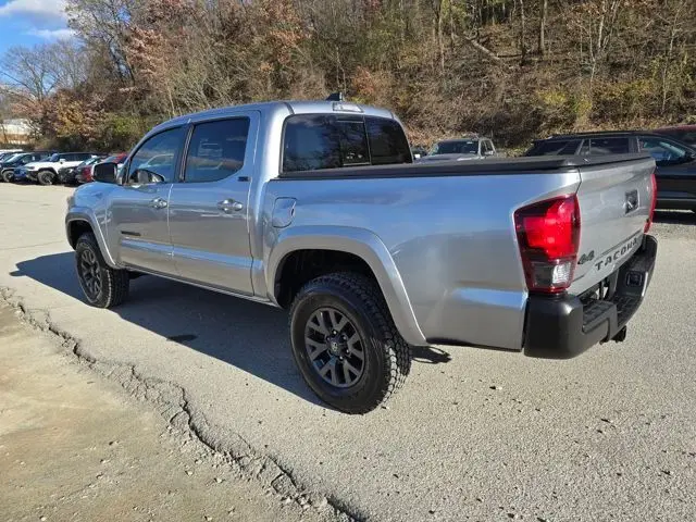 2023 Toyota Tacoma SR5 V6 photo 3