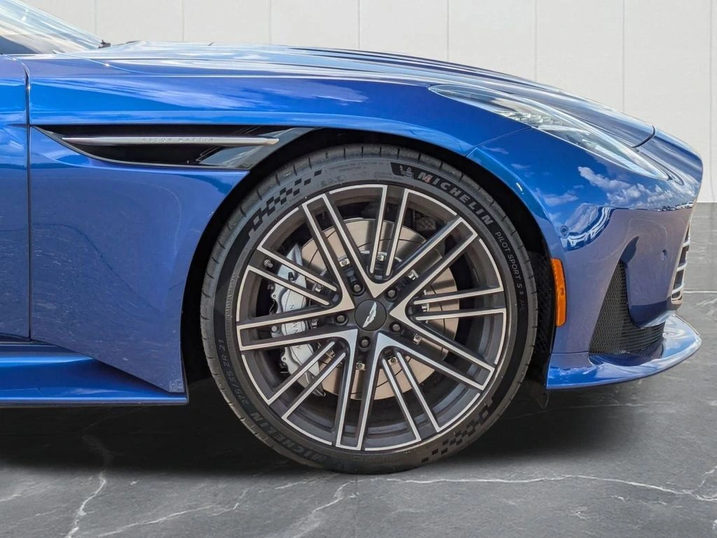 2025 Aston Martin DB12 Base - Photo 11