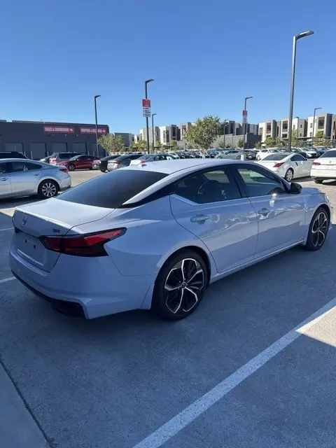 2024 Nissan Altima 2.5 SR photo 3