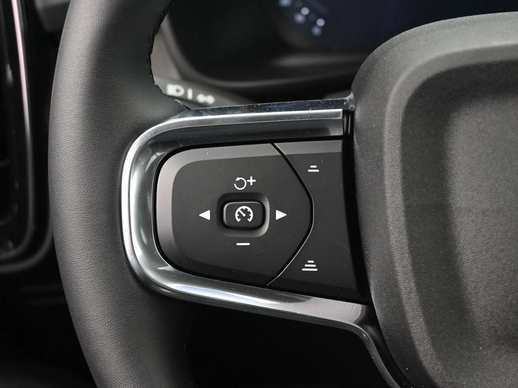 2026 Volvo - image 11