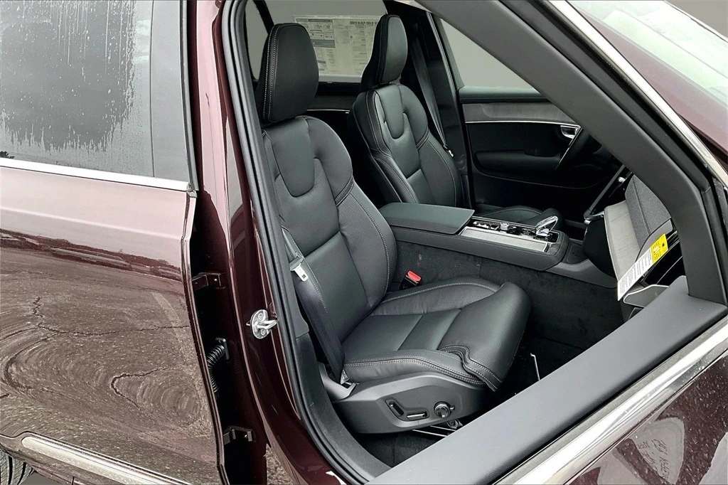 2026 Volvo - image 11