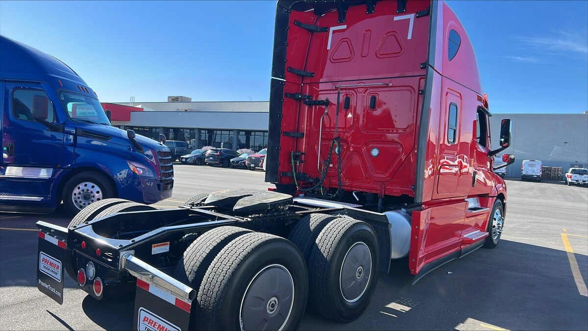 2025 Freightliner Cascadia — photo 5
