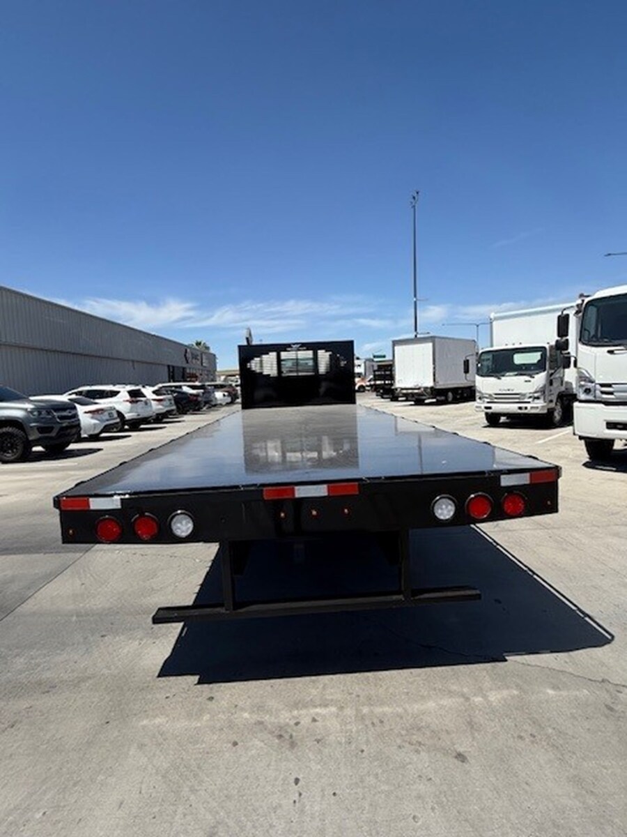 2024 Isuzu NRR in Flagstaff, AZ — photo 3