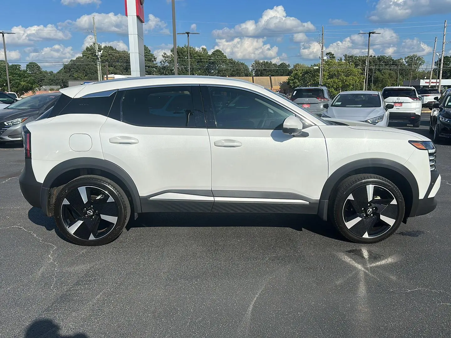 2025 Nissan Kicks SR photo 5