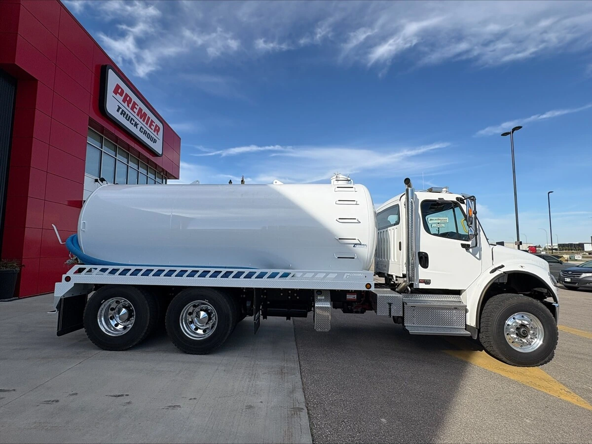 2027 Freightliner M2 106 — photo 4