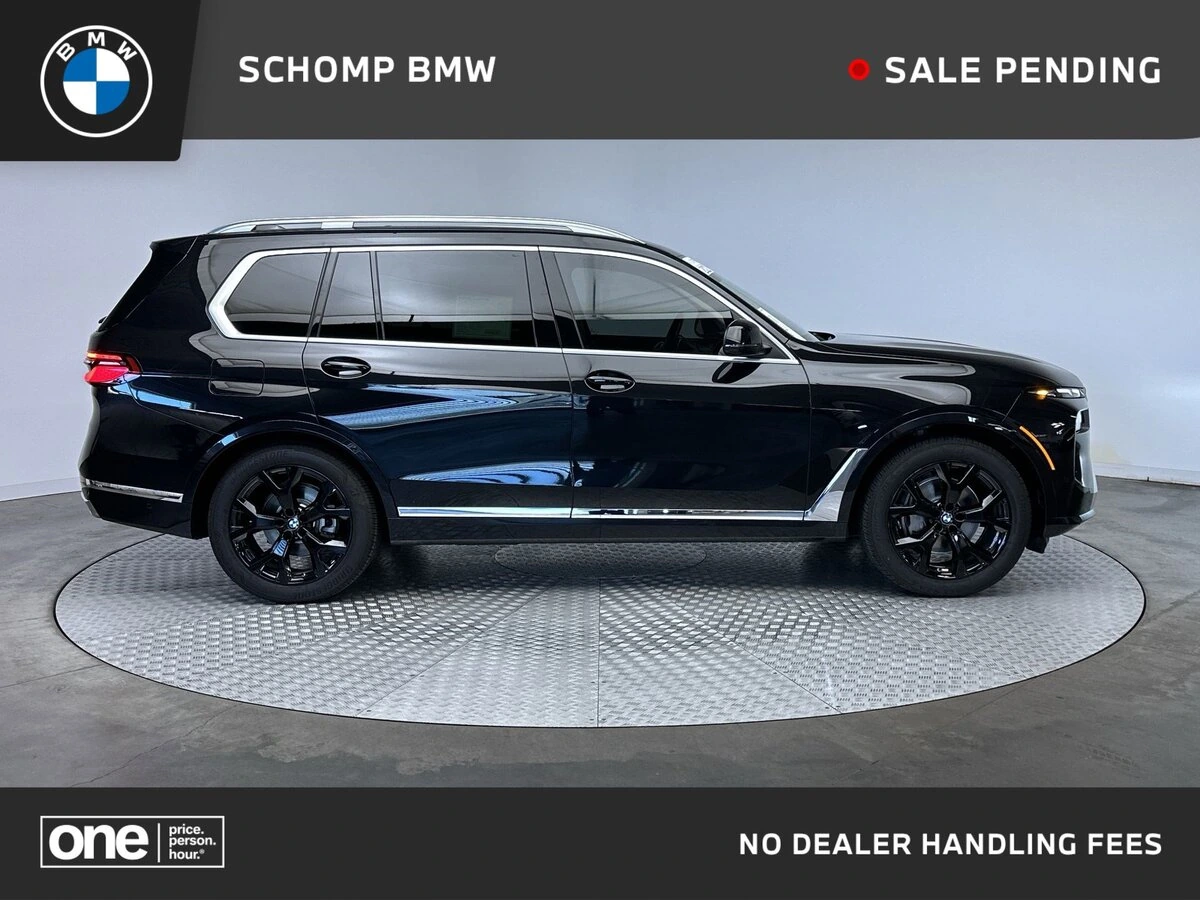 2023 BMW X7 xDrive40i's photo