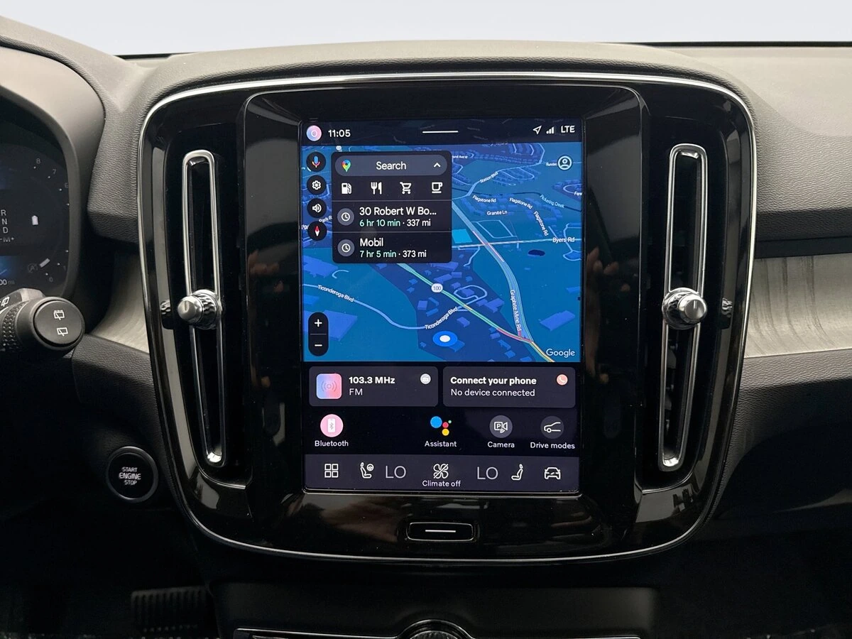 2025 Volvo - image 15