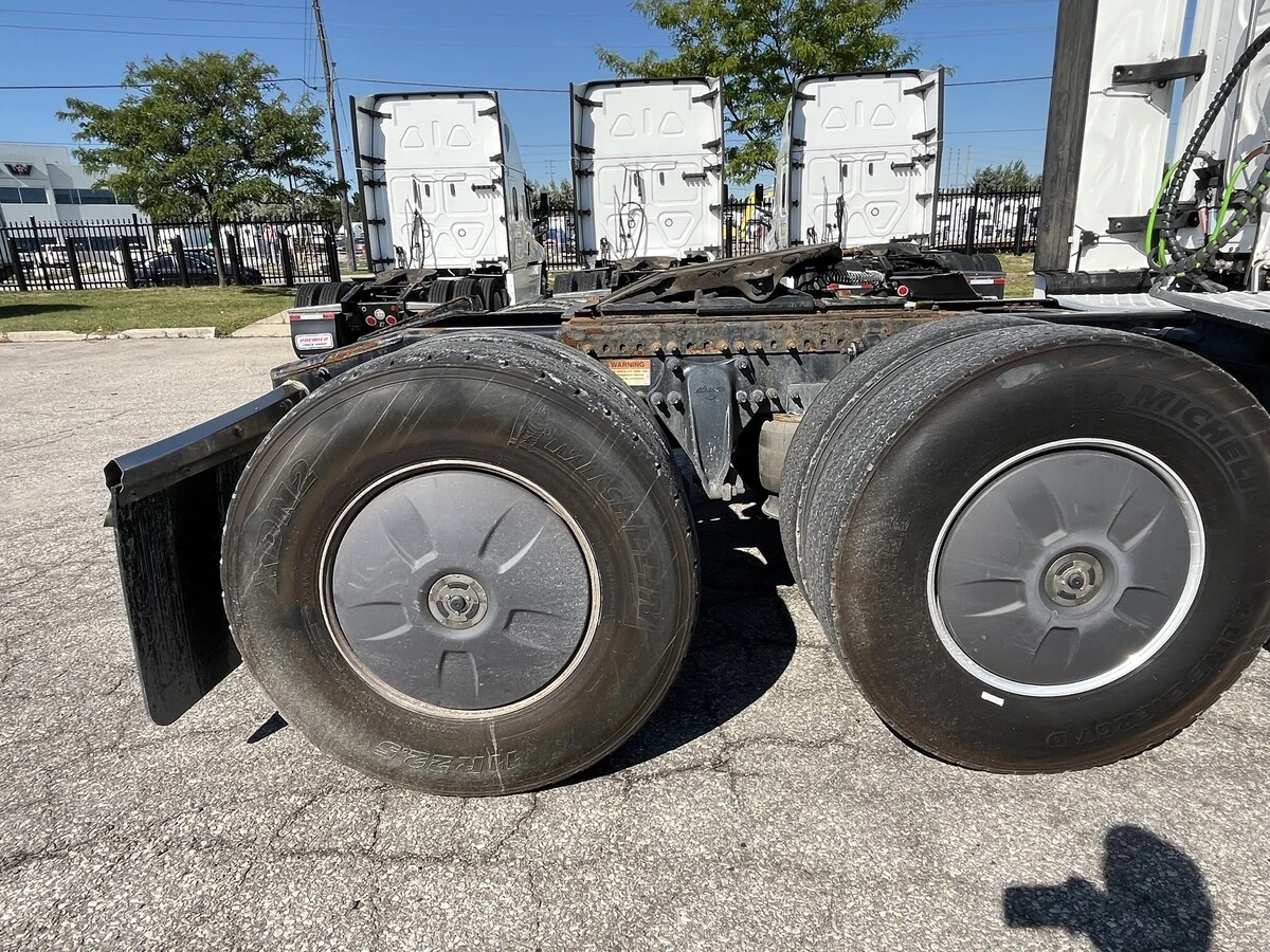 2022 Freightliner Cascadia - image 6