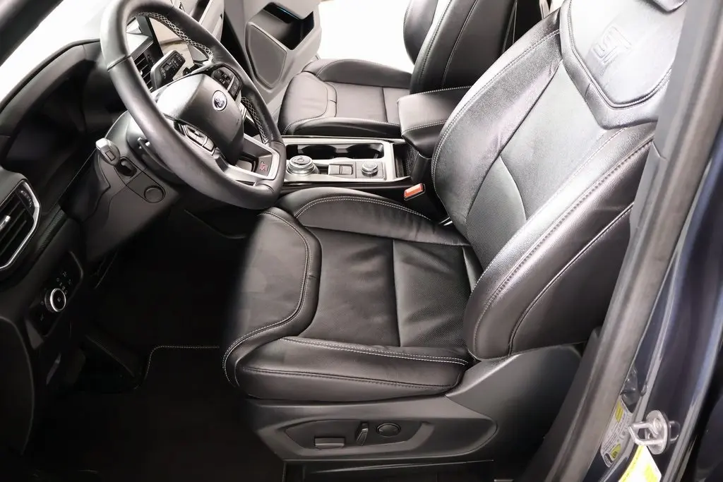 2024 Ford Explorer ST photo 3