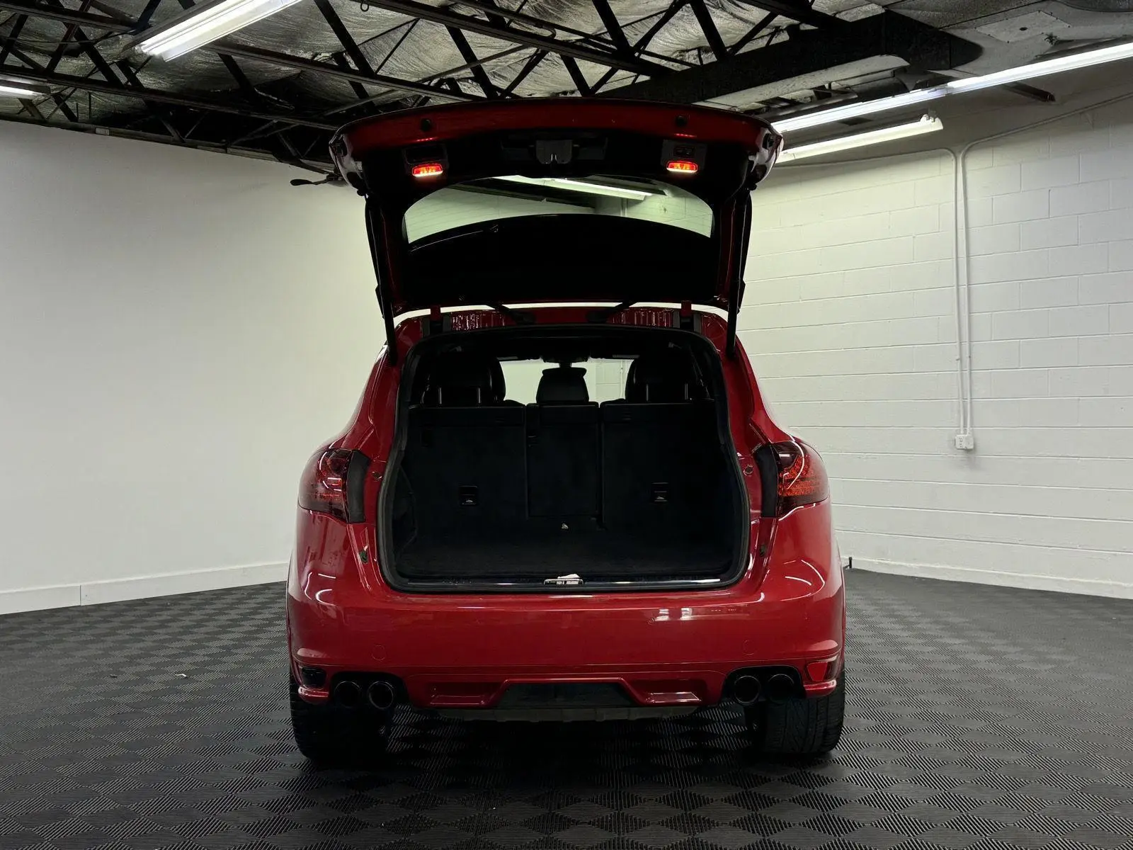 2013 Porsche Cayenne GTS photo 27