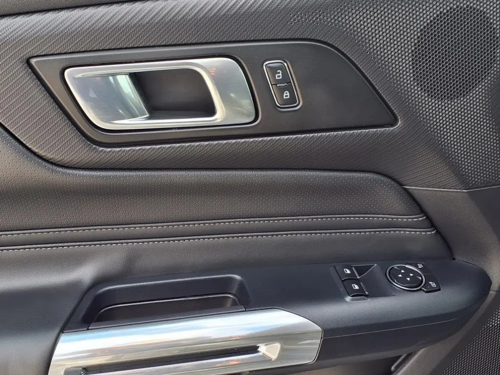 2025 Ford Mustang GT Premium photo 27