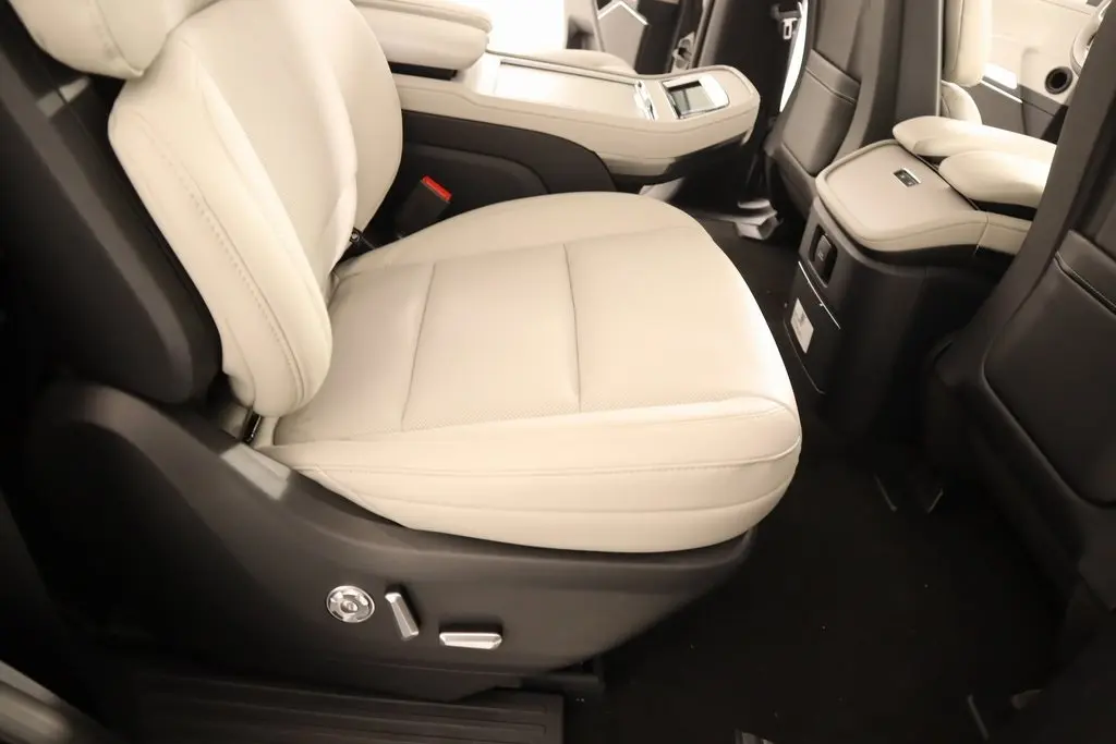 2025 Lincoln Navigator Reserve photo 13