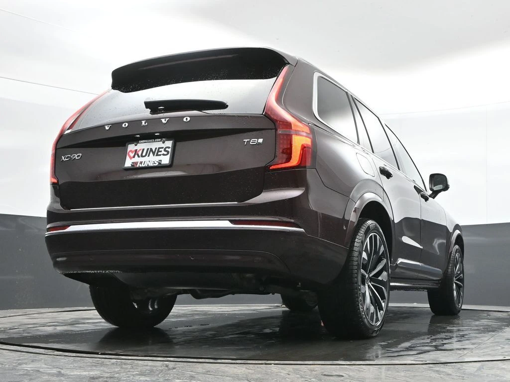 2026 Volvo - image 38