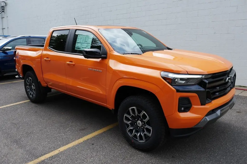 2026 Chevrolet Colorado Z71 photo 2