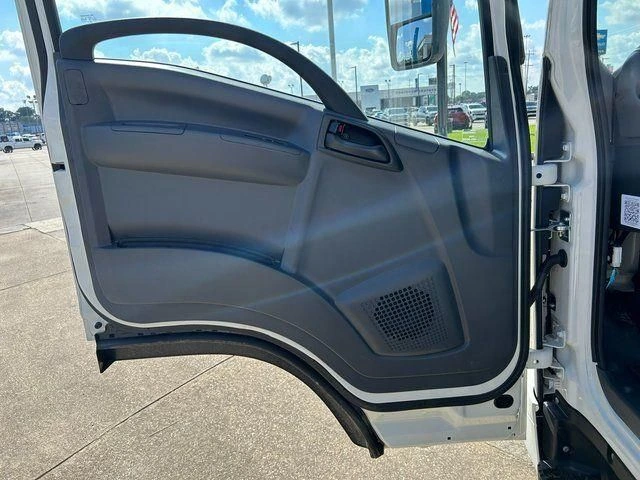 2024 Isuzu NPR - image 10