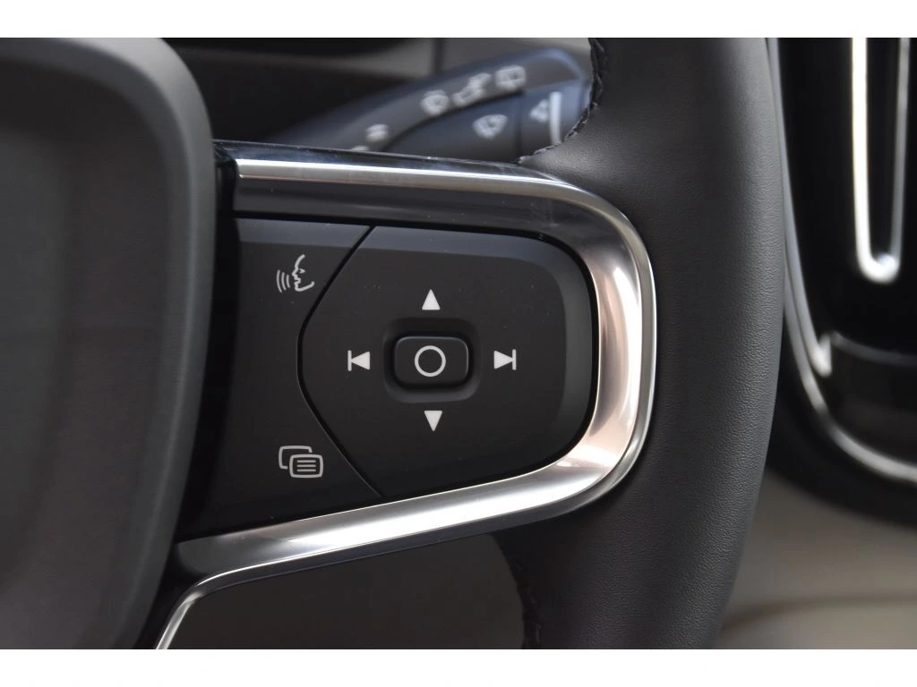 2026 Volvo - image 35