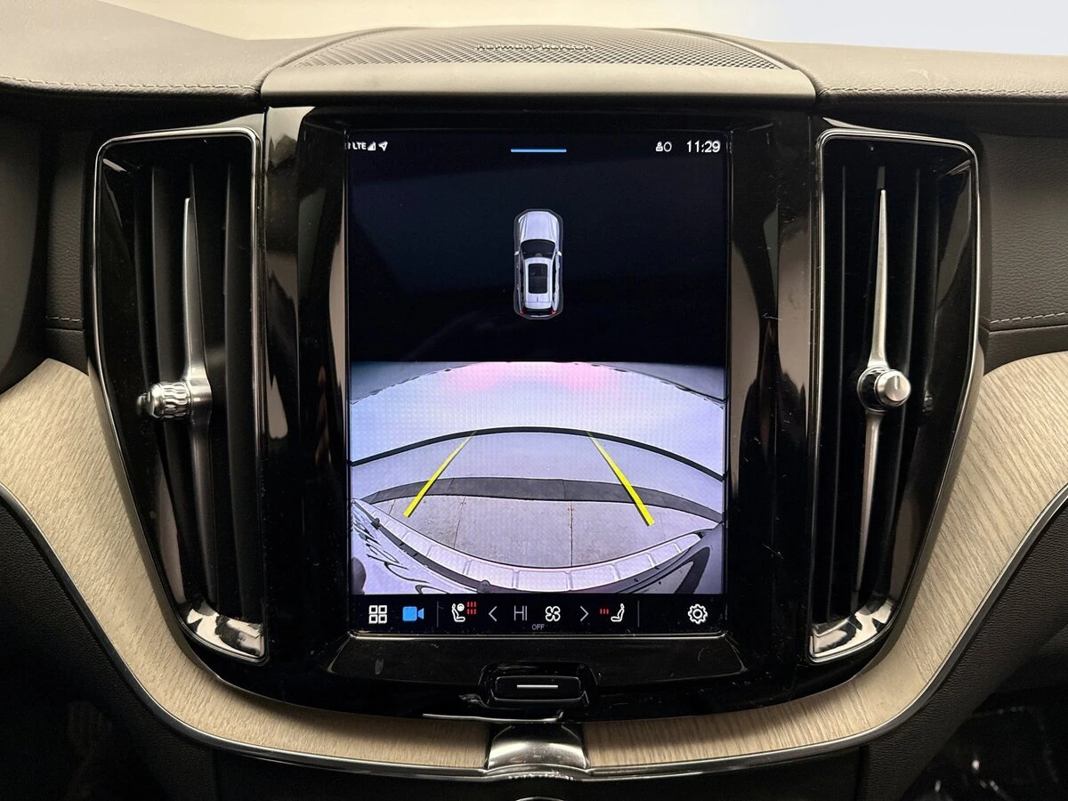 2022 Volvo - image 16