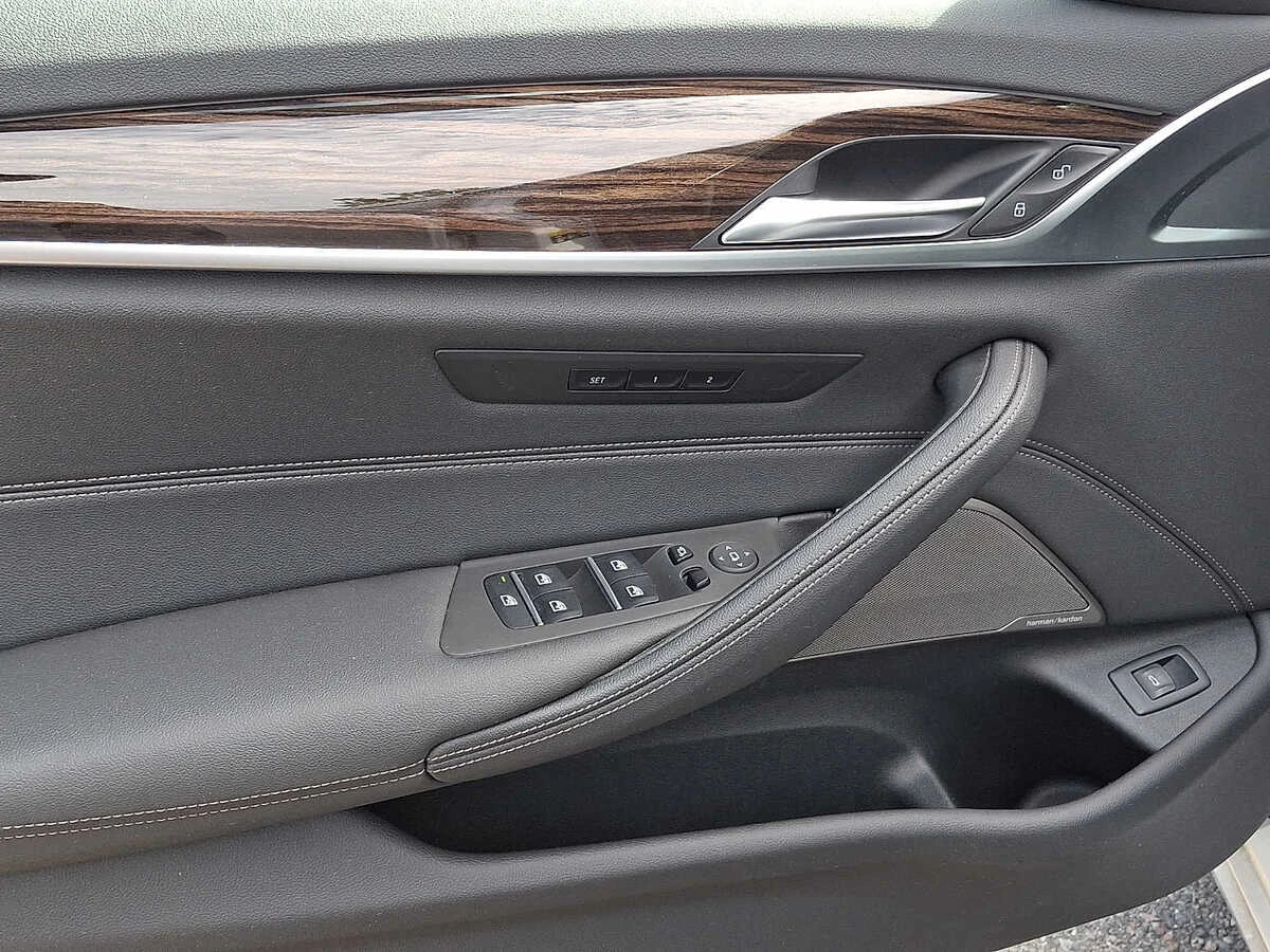 2023 BMW 5 Series 540i - Photo 9
