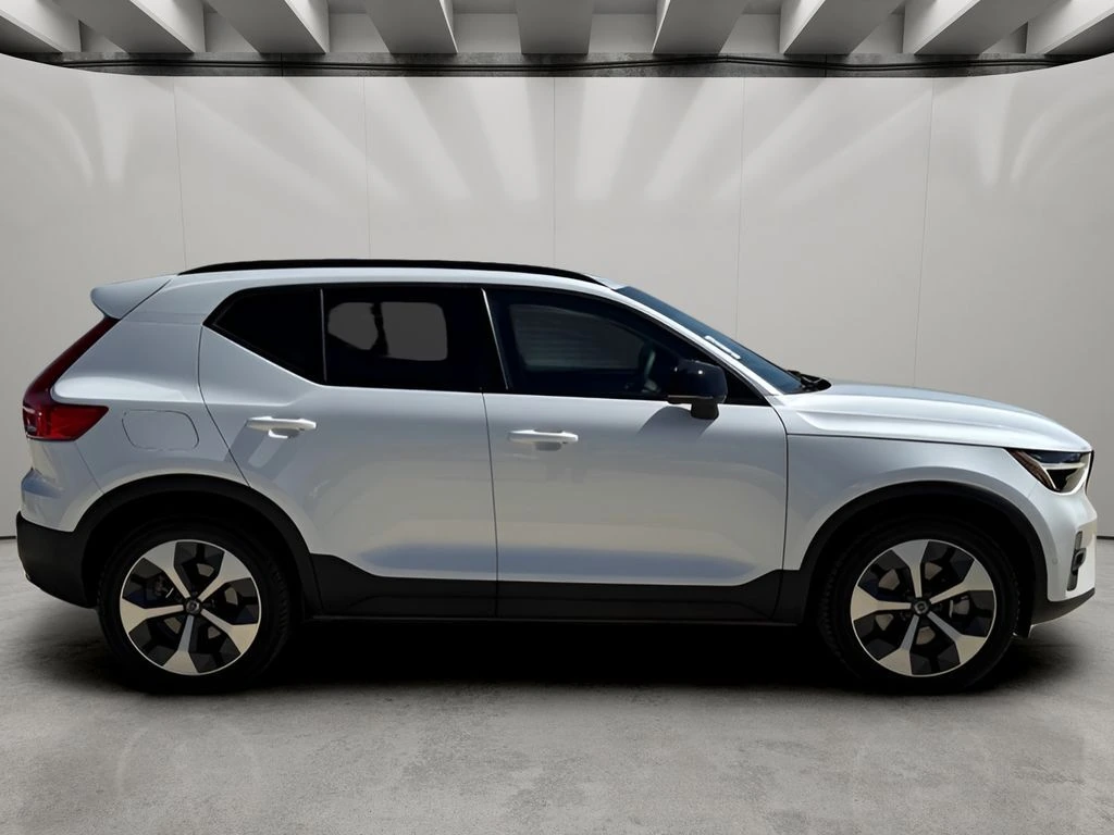 2023 Volvo - image 5