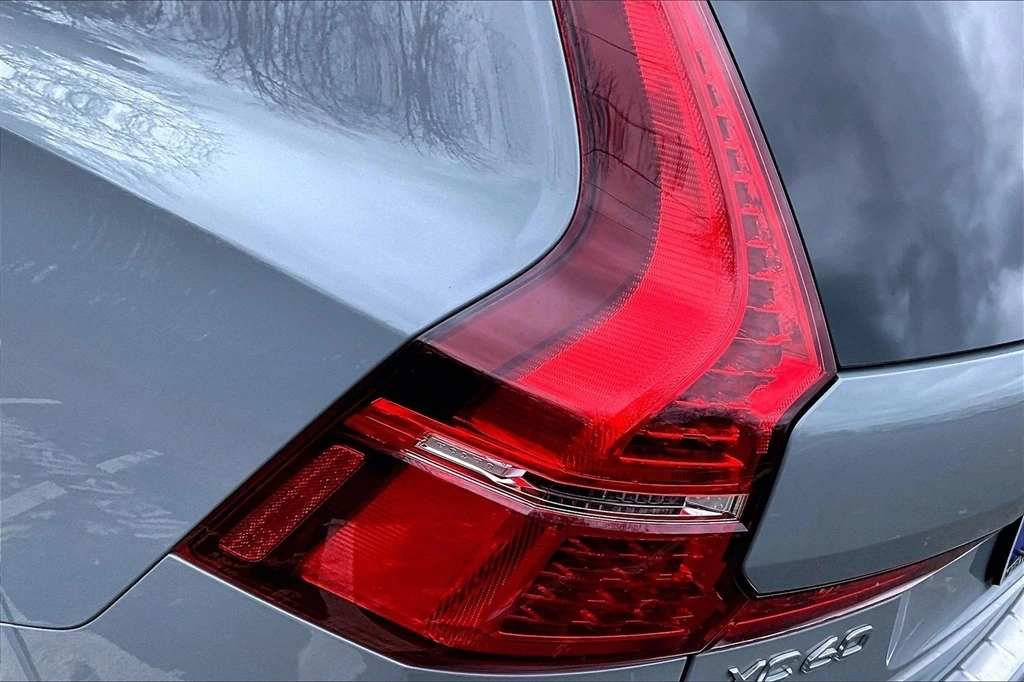 2025 Volvo - image 23