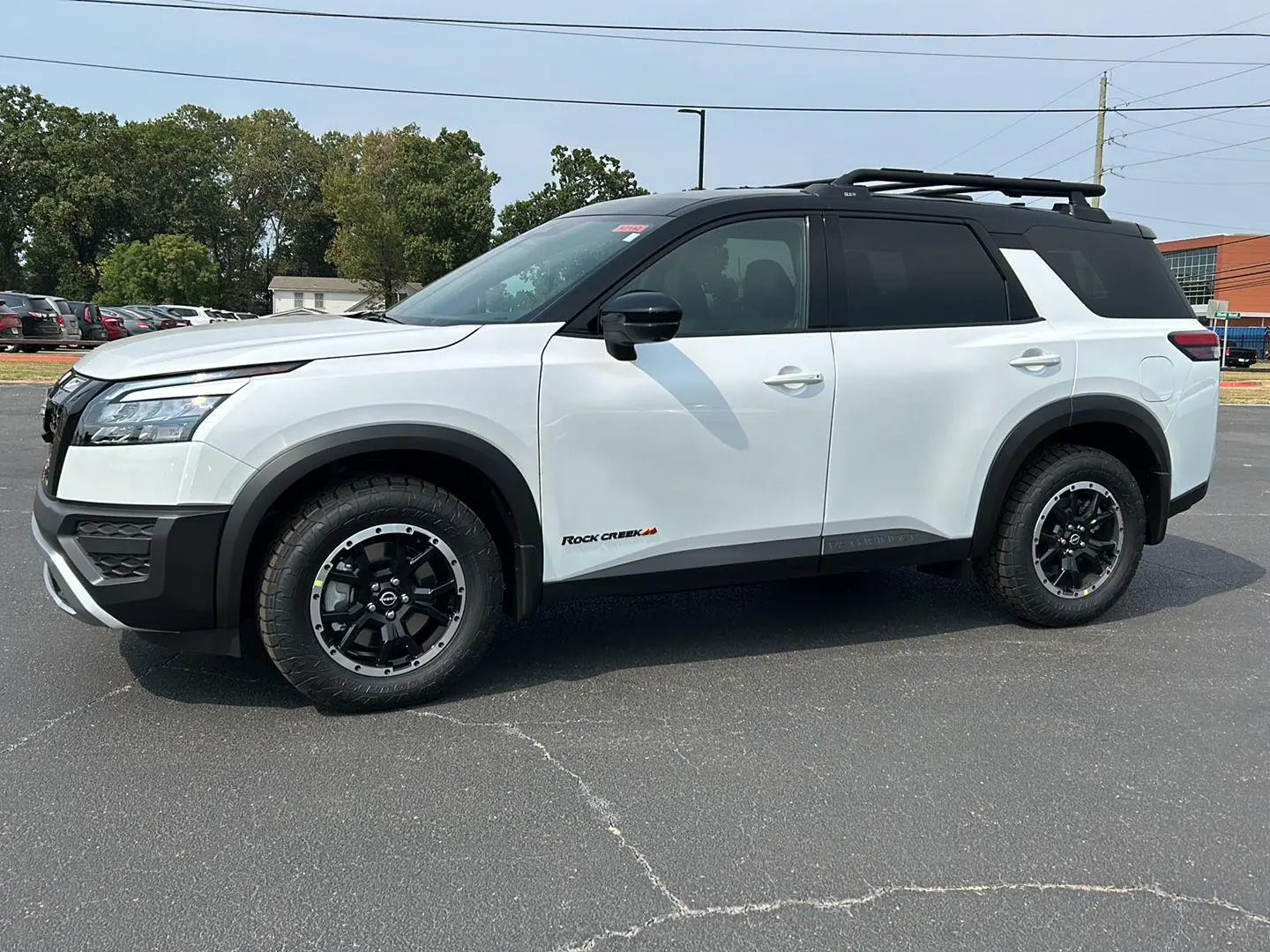 2025 Nissan Pathfinder SV photo 2