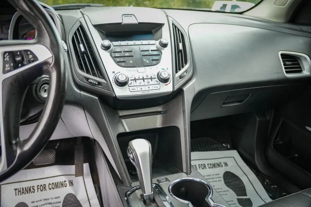 2011 Chevrolet Equinox LT photo 22