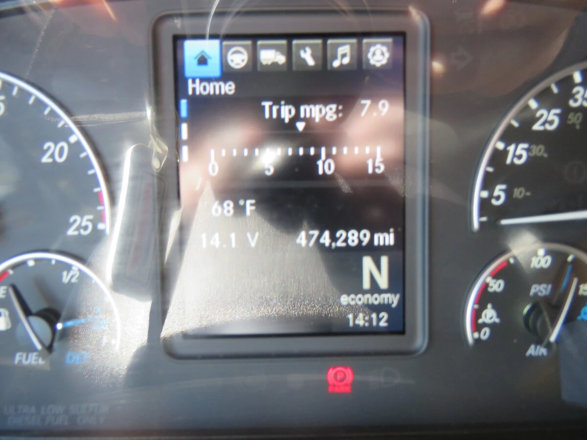 2022 Freightliner Cascadia - image 25