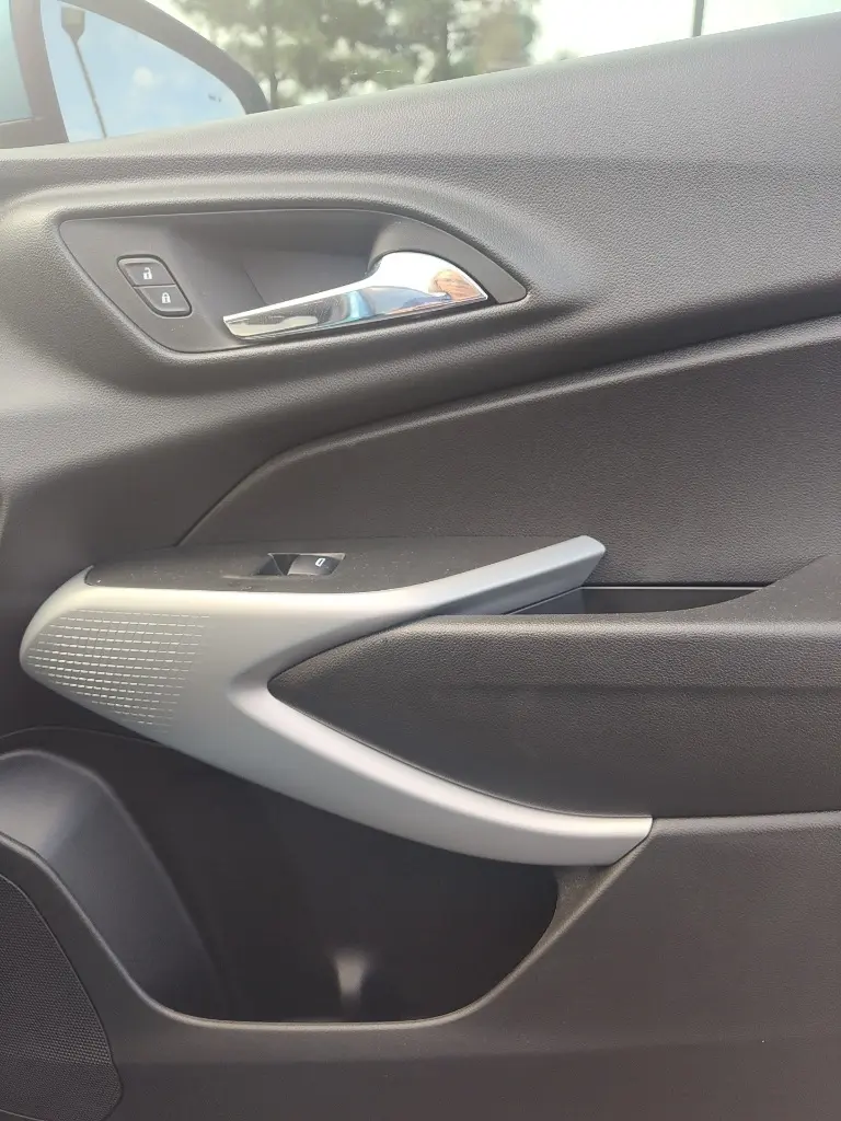 2025 Chevrolet Trax LS photo 12