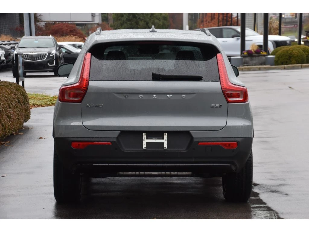 2026 Volvo - image 5