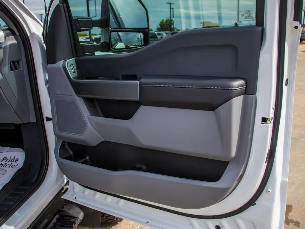 2025 Ford F-450 XLT photo 22