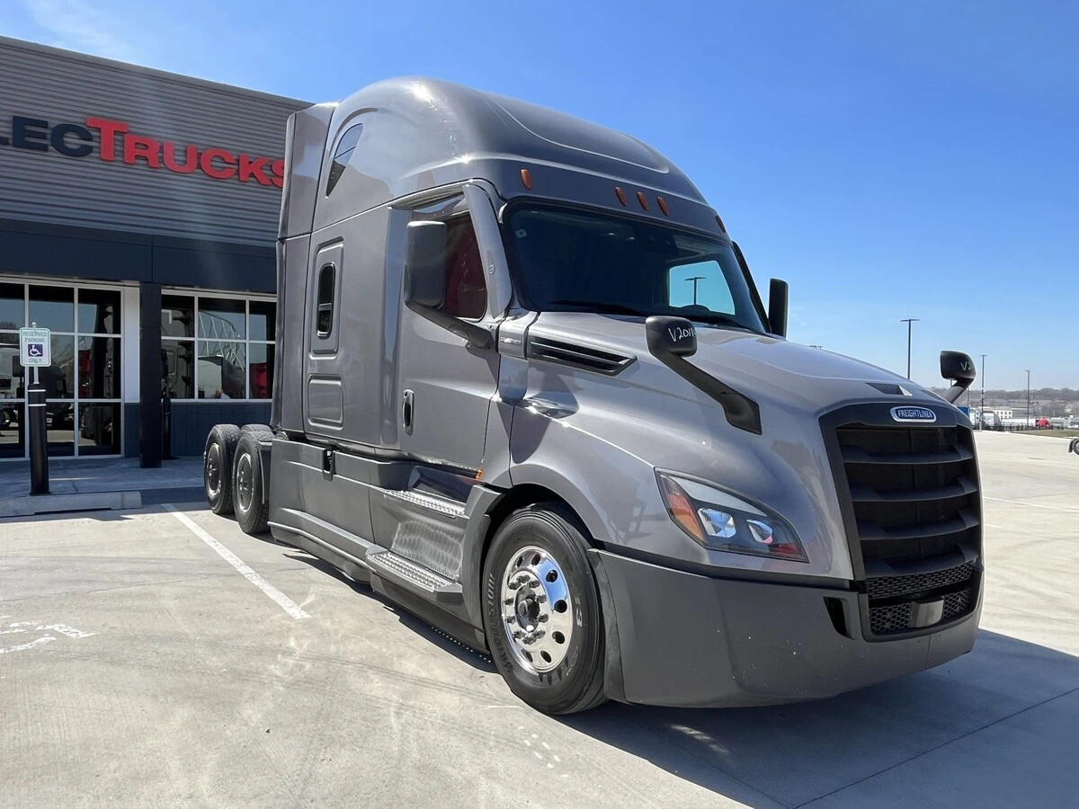 2022 Freightliner Cascadia - image 11