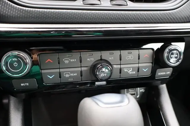 2025 Jeep Compass Latitude photo 17