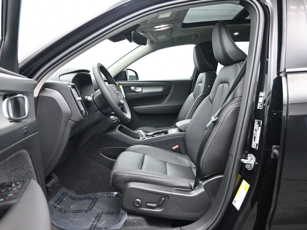 2026 Volvo - image 21