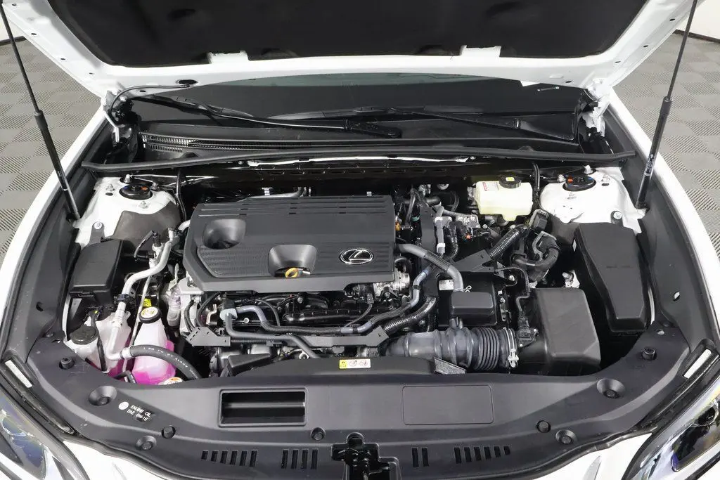 2025 Lexus ES 300h photo 8