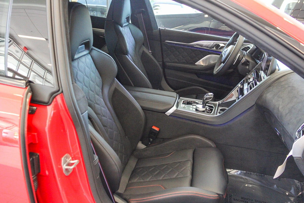 2026 BMW 8 Series M850i - Photo 17