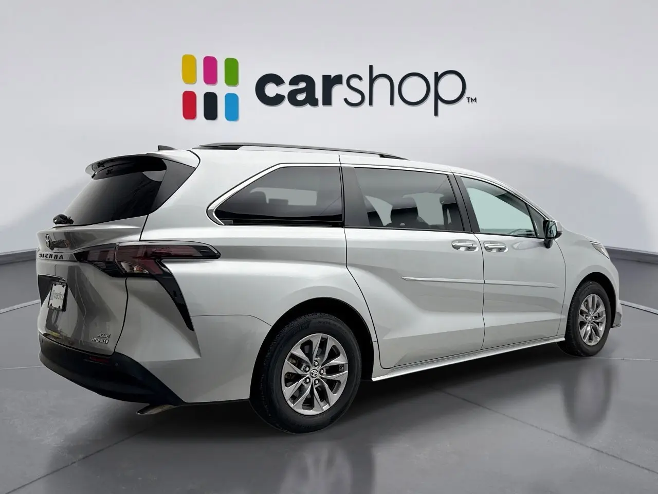 2023 Toyota Sienna XLE photo 5