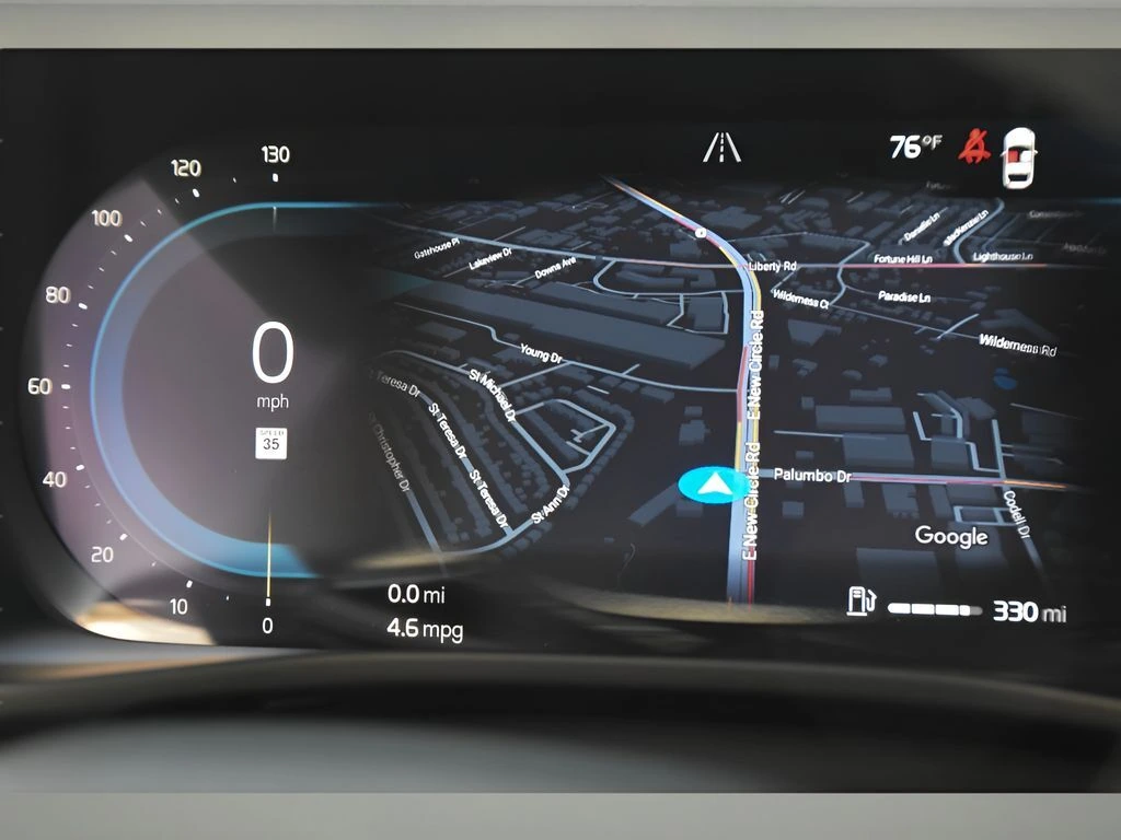 2025 Volvo - image 15