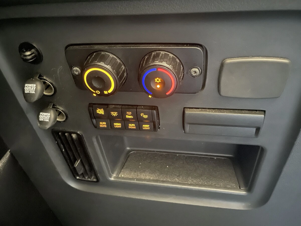 2023 Freightliner Cascadia - image 7