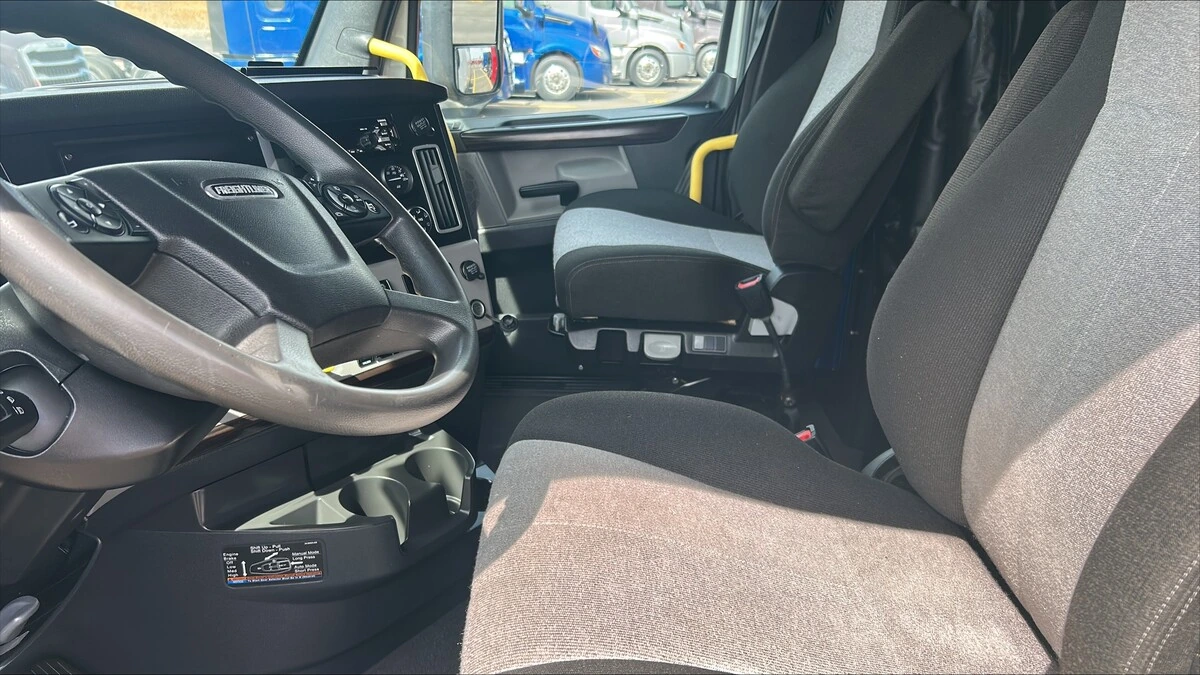 2022 Freightliner Cascadia - image 4