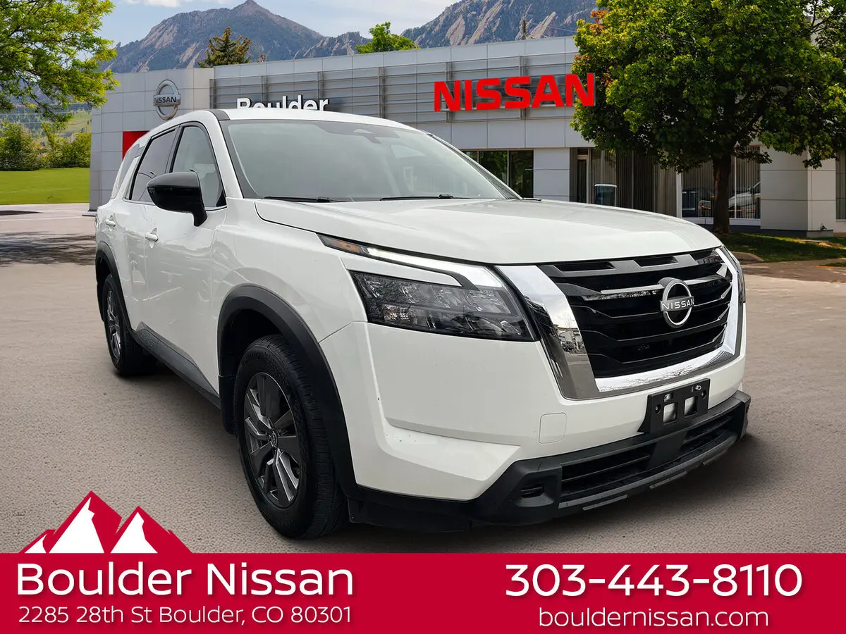 2024 Nissan Pathfinder S's photo
