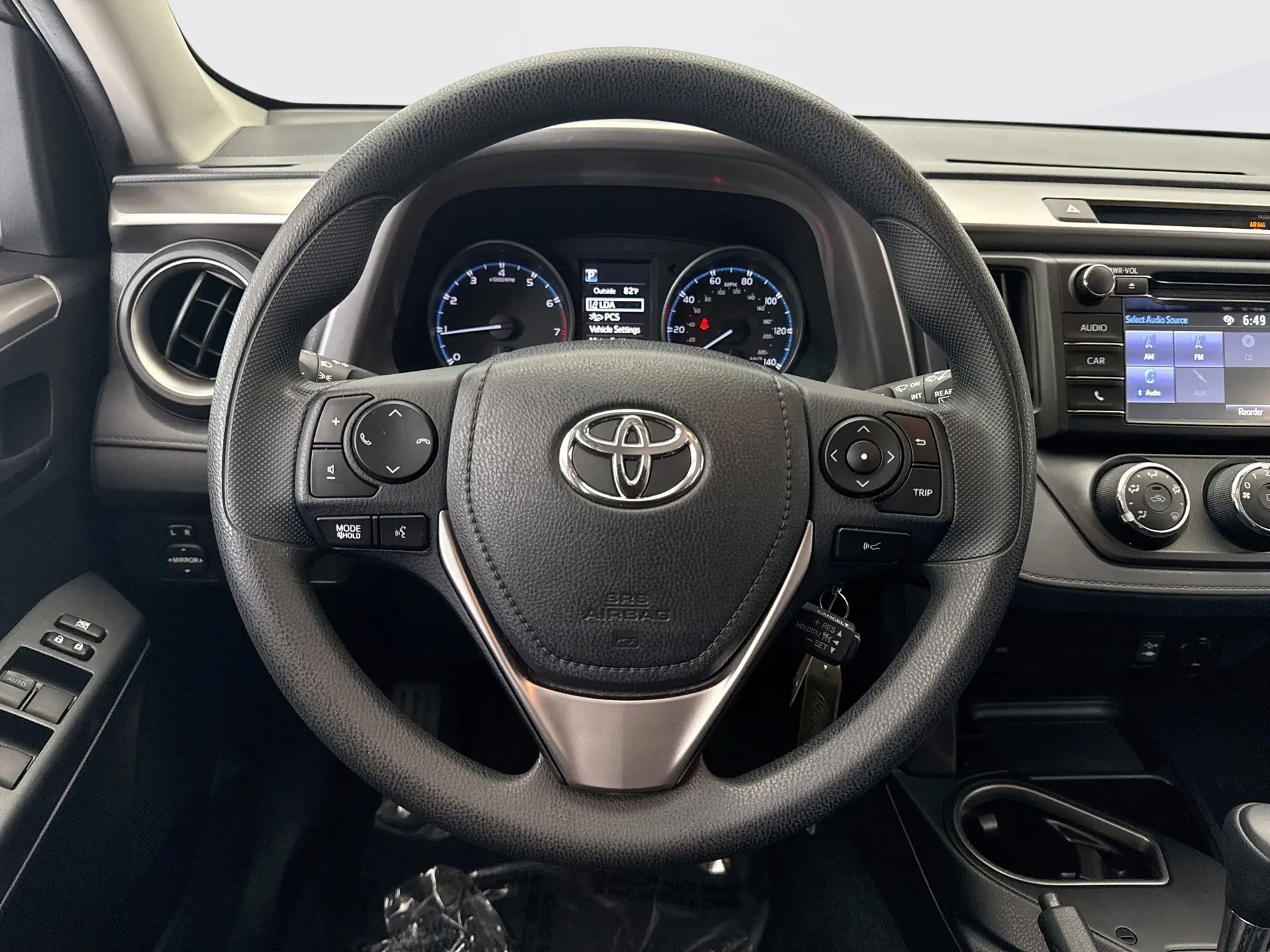 2018 Toyota RAV4 LE photo 11