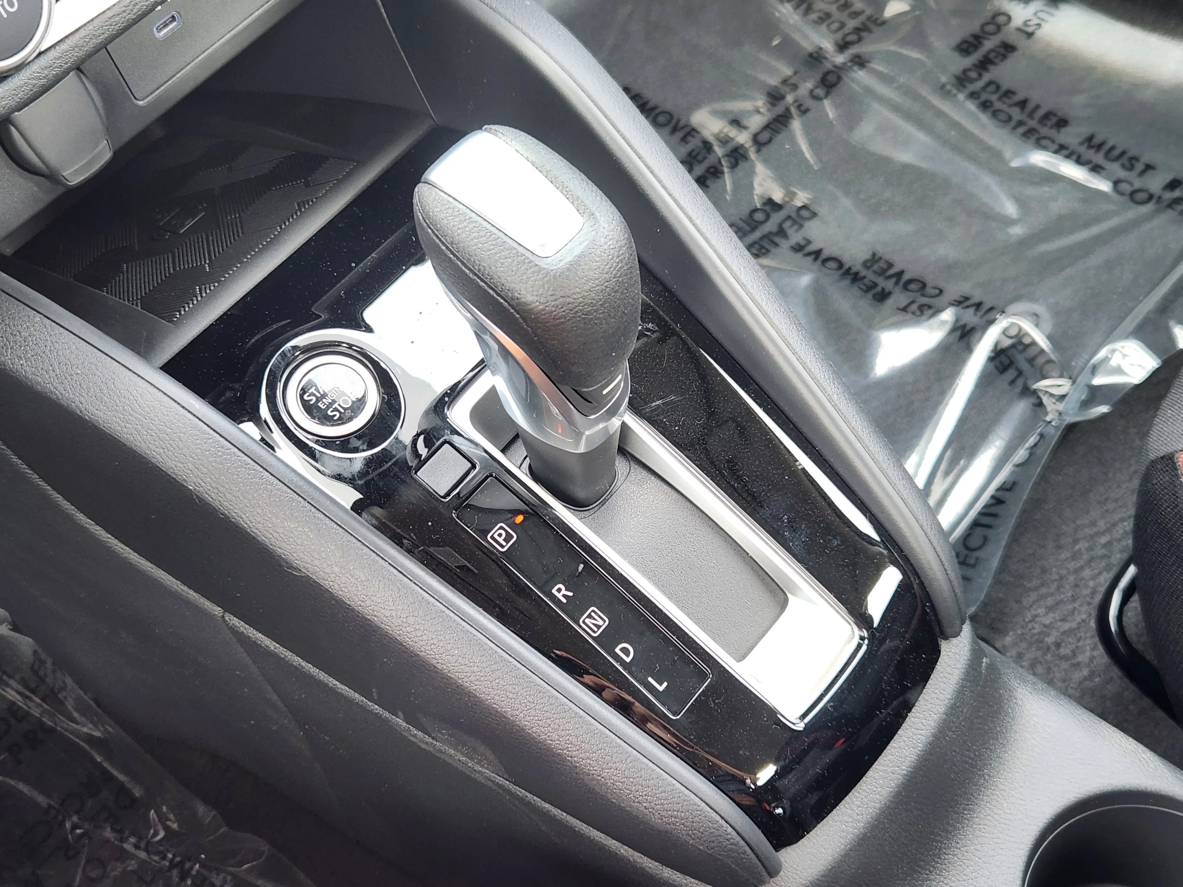 2025 Nissan Versa SR photo 18